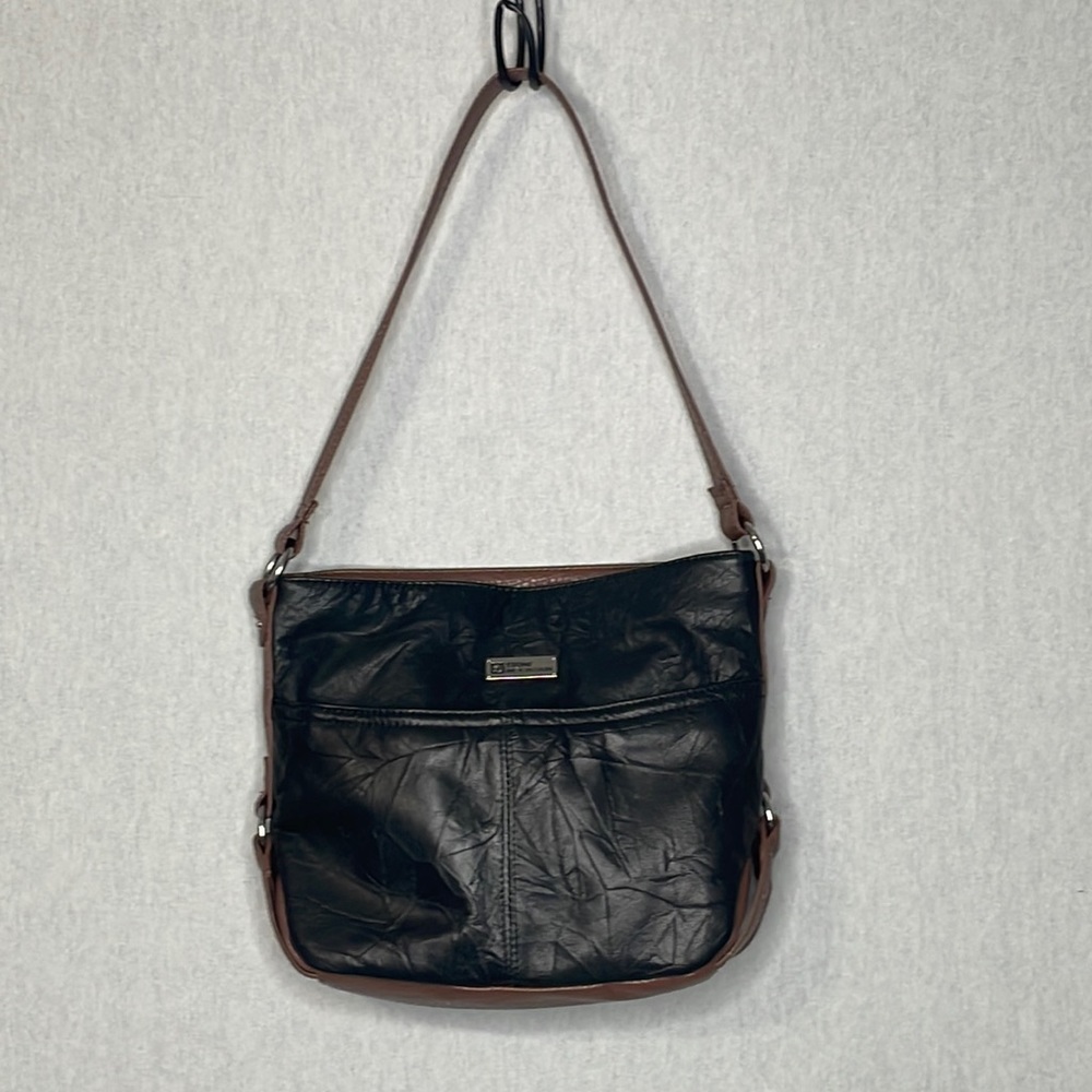 Stone Mountain, Leather shoulder bag.